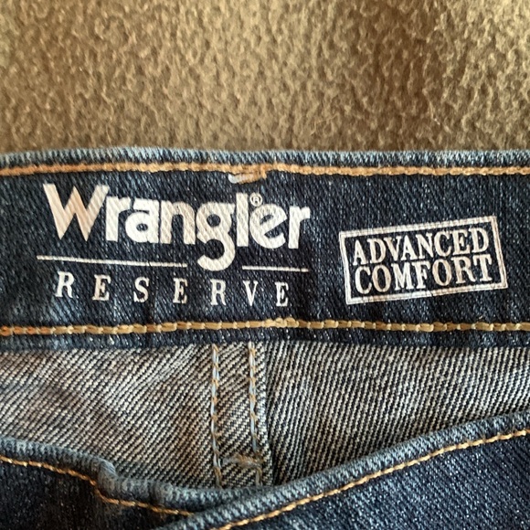 Men’s Wrangler reserve advanced comfort blue jeans. Size 38x32 - Picture 2 of 7